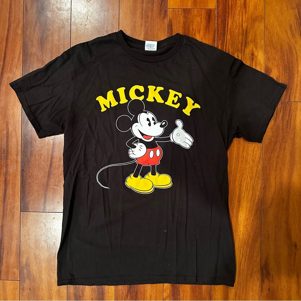 Mickey Mouse black and yellow T-shirt

#disney #cartoons #fun #retro #2000s